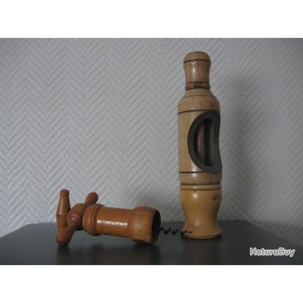 Collection ,ancien tire bouchon et bouchonneuse de vigneron en buis