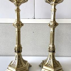 Paire d'Anciens Chandeliers Bougeoirs Porte-Bougies N&eacute;o-Gothique Bronze Dor&eacute;
