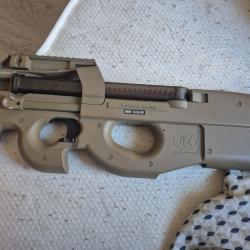 R&eacute;plique Airsoft FN Herstal P90 Tactical AEG Tan - Cybergun (Licence Officielle)
