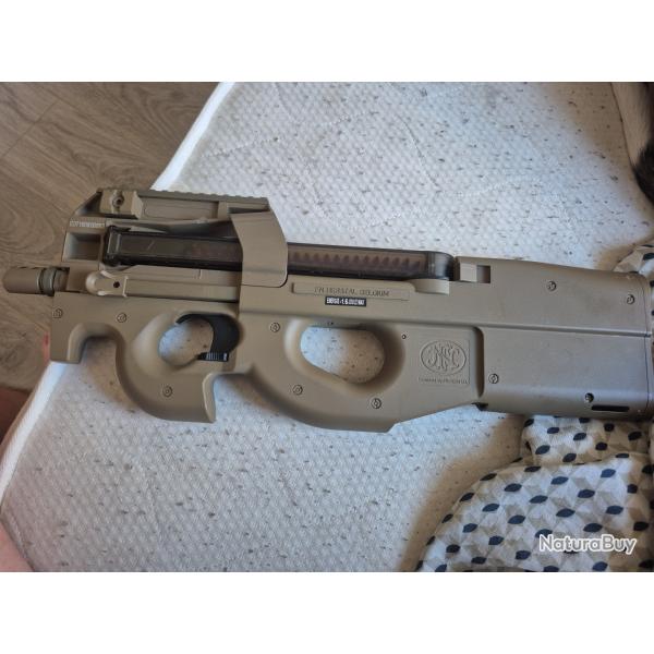 R�plique Airsoft FN Herstal P90 Tactical AEG Tan - Cybergun (Licence Officielle)