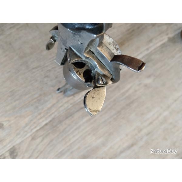 Revolver � broche