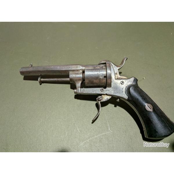 Revolver type lefaucheux 7mm � cartouches � broches plaquettes noires