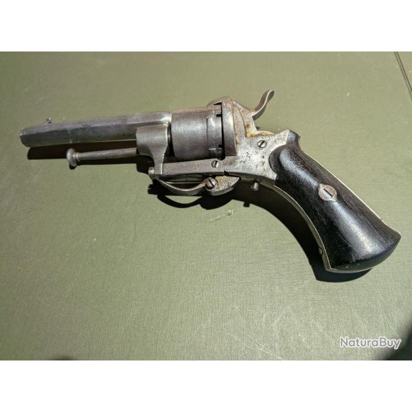 Revolver type lefaucheux 7mm � cartouches � broches plaquettes noires