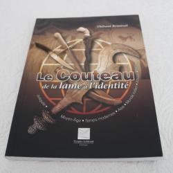 Le couteau de la lame &agrave; l'identit&eacute;