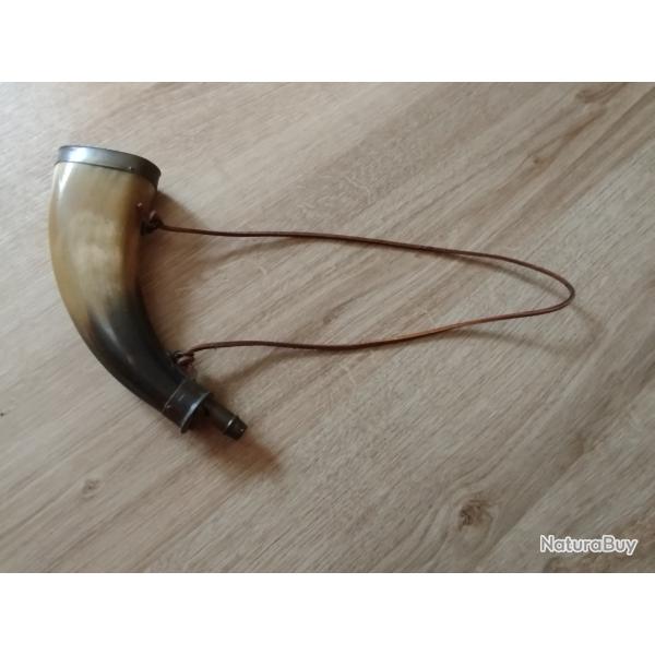 Poire � poudre corne