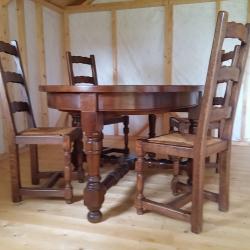Une table monast&egrave;re en ch&ecirc;ne