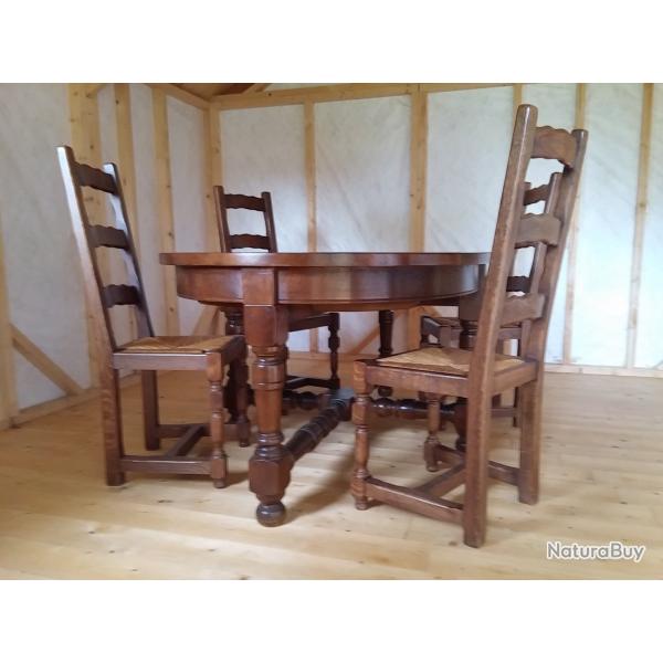 Une table monast�re en ch�ne