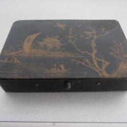 Coffret carton bouilli laqu&eacute; 19e si&egrave;cle Napol&eacute;on III