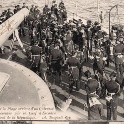 Carte Postale Ancienne - Officiers sur la Plage arri&egrave;re d'un Cuirass&eacute; -N&deg;8493