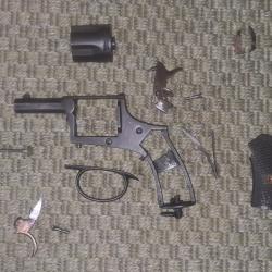 Vends revolver AGENT Saint &Eacute;tienne &agrave; ench&eacute;rir prix de d&eacute;part 1,00 euros