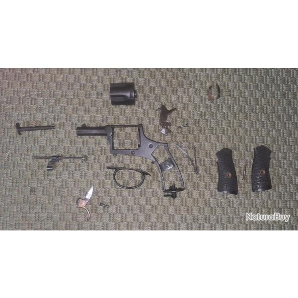 Vends revolver AGENT Saint �tienne � ench�rir prix de d�part 1,00 euros