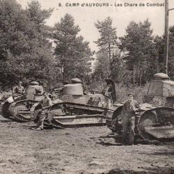 Carte Postale Ancienne - 9. CAMP d'AUVOURS - Les Chars de Combat .-N&deg;8497