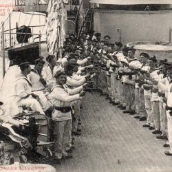 Carte Postale Ancienne - Marine fran&ccedil;aise, Exercice de revolver &agrave; bord d'un -N&deg;8507
