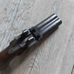 Pistolet &agrave; coffre &agrave; percussion