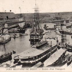 Carte Postale Ancienne - Port Militaire de Brest -N&deg;8514