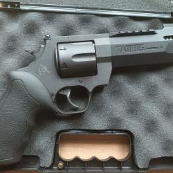 Taurus Raging Hunter 44mag