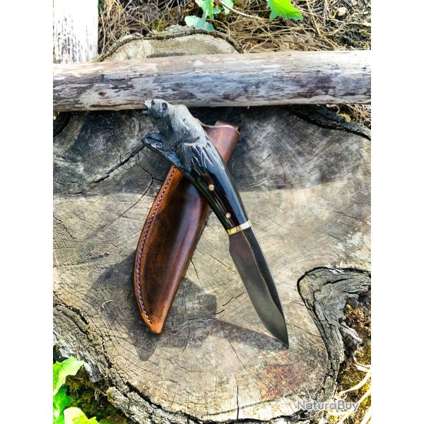 couteau d'artisan " l'ours noir " lame acier carbone 1075 , manche corne de buffle noir
