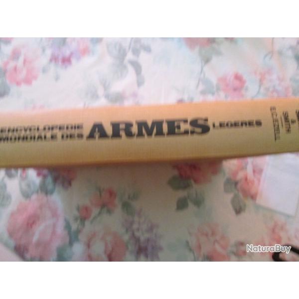 Livre Encyclop�die Mondiale  des  Armes L�g�res