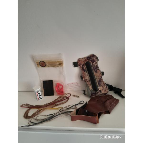 Lot d'accessoires et �quipements divers d'archerie.