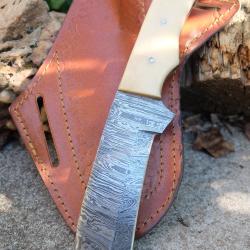 Couteau Skinner Lame Sheepfoot Acier Damas 256 Couches Manche Os Beau Etui Cuir Fabric Artisanale