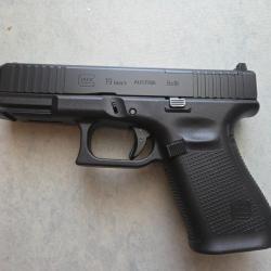 Vends GLOCK 19 GEN 5 FS MOS C/ 9 mm dans un &eacute;tat irr&eacute;prochable.