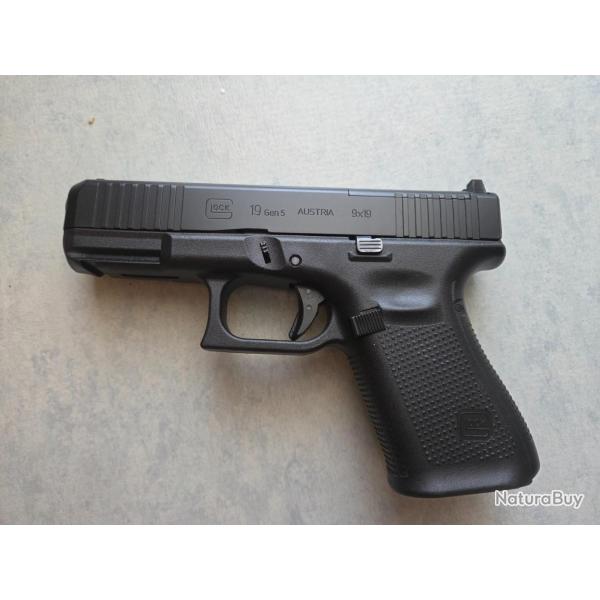 Vends GLOCK 19 GEN 5 FS MOS C/ 9 mm dans un �tat irr�prochable.