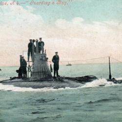 Carte postale sous-marin H.M. A4 "Gardant une baie" - N&deg;8529