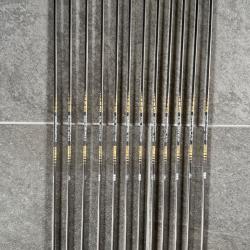 Vends 12 fl&egrave;ches compl&egrave;te Easton X10 Protour avec pointe tungst&egrave;ne - spine 420 - 75 cm