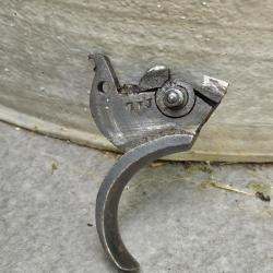 D&eacute;tente de revolver Webley 455 MK VI et sa vis transversale