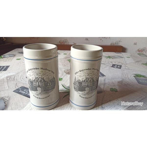 Vends un lot de deux chopes � bi�re en gr�s 50cl