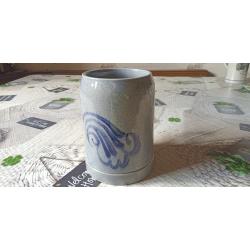 Vends une chope &agrave; bi&egrave;re en gr&egrave;s 500ml