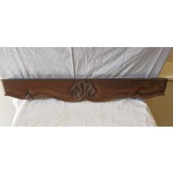 Ancien fronton sculpt&eacute; en bois ch&egrave;ne, longueur 88cm