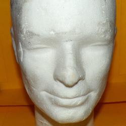 TETE DE MANNEQUIN POUR PRESENTOIR DE CASQUES , CASQUETTES , KEPI , ETC......,   ETAT   VOIR PHOTOS .