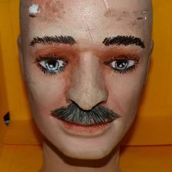 TETE DE MANNEQUIN AVEC COU POUR PRESENTOIR DE CASQUES , CASQUETTES , KEPI , ETC......,   ETAT   VOIR