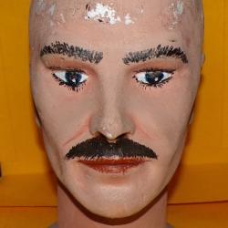 TETE DE MANNEQUIN AVEC SOCLE POUR PRESENTOIR DE CASQUES , CASQUETTES , KEPI , ETC......,   ETAT   VO