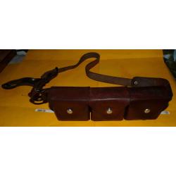 ARMEE SUISSE:ETUI EN CUIR A TROIS POCHETTES AVEC CEINTURE EN CUIR DE L'ARMEE SUISSE , SANGLE SUR LE