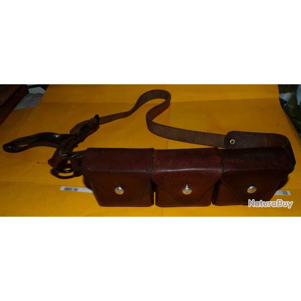 ARMEE SUISSE:ETUI EN CUIR A TROIS POCHETTES AVEC CEINTURE EN CUIR DE L'ARMEE SUISSE , SANGLE SUR LE