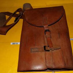 ETUI POCHETTE EN CUIR POUR LANCE FUSEE DE L'ARMEE FRANCAISE DE 1951&nbsp; , AVEC POCHETTES INDIVIDUELLES