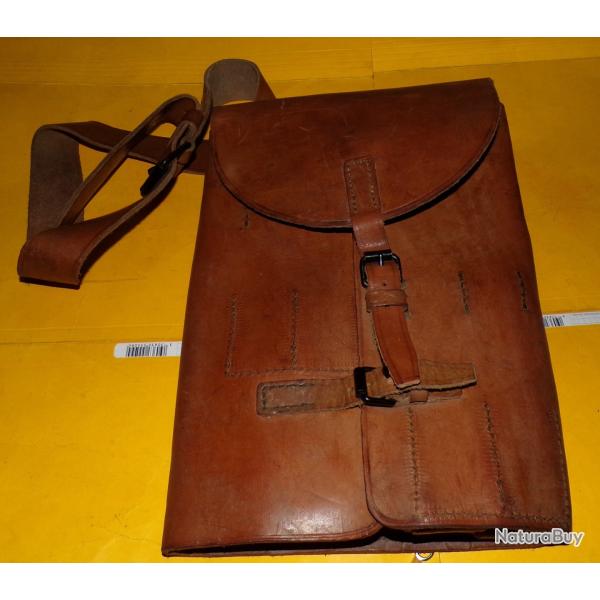 ETUI POCHETTE EN CUIR POUR LANCE FUSEE DE L'ARMEE FRANCAISE DE 1951� , AVEC POCHETTES INDIVIDUELLES