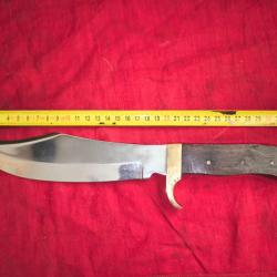 Grand couteau de chasse lame Bowie poign&eacute;e bois sans fourreau. 34 cm dont 20 cm de lame