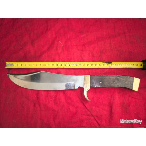 Grand couteau de chasse lame Bowie poign�e bois sans fourreau. 34 cm dont 20 cm de lame