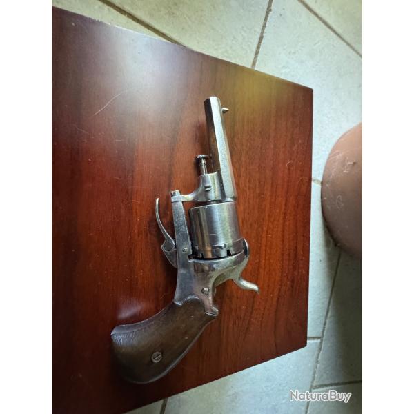 Revolver Lefaucheux et coffret