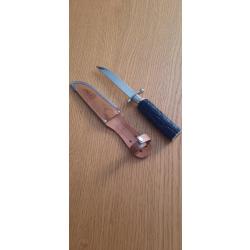 Couteau chasse manche corne et son &eacute;tui cuir