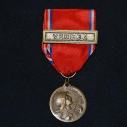 MEDAILLE DE VERDUN DE VERNIER-AGRAFE VERDUN-GRANDE GUERRE 1914/18