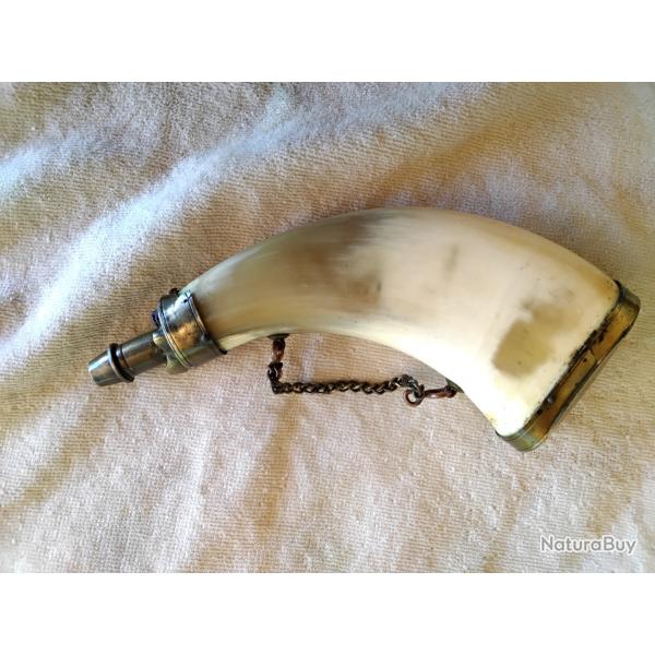 Poire � poudre en corne