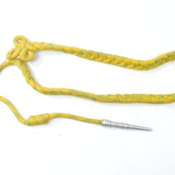Fourrag&egrave;re Arm&eacute;e Fran&ccedil;aise m&eacute;daille militaire jaune et vert, ferret aluminium