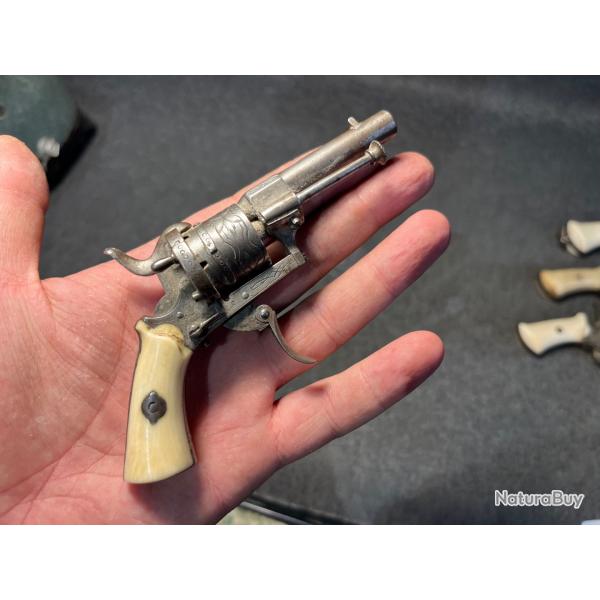 Revolver le minuscule poign�e os
