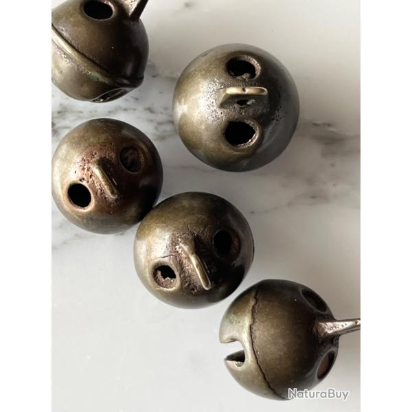 Ancien grelots pour chiens de chasse laiton massif.