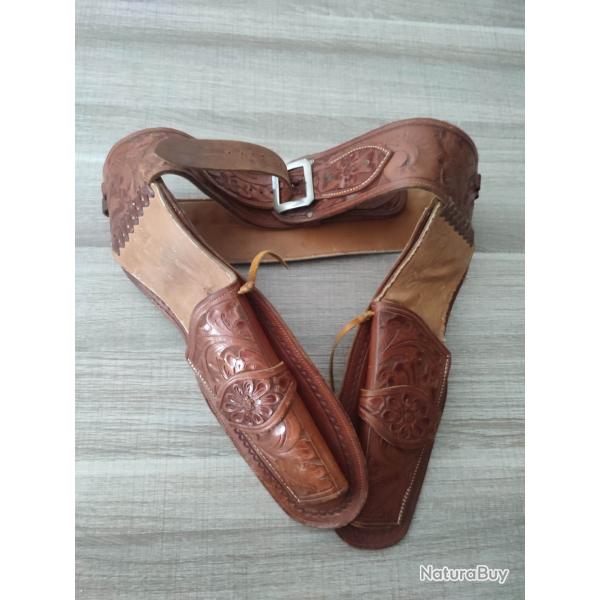 Lourd ceinturon buscaderos western double holster en cuir repouss� �pais et de grande longueur 125cm