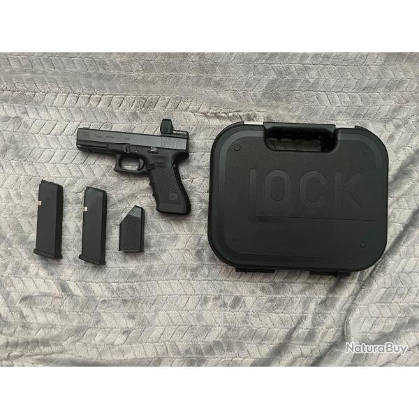 Glock 17 Gen 4 Cal. 9x19 - Bon �tat + Point Rouge Vector Optics